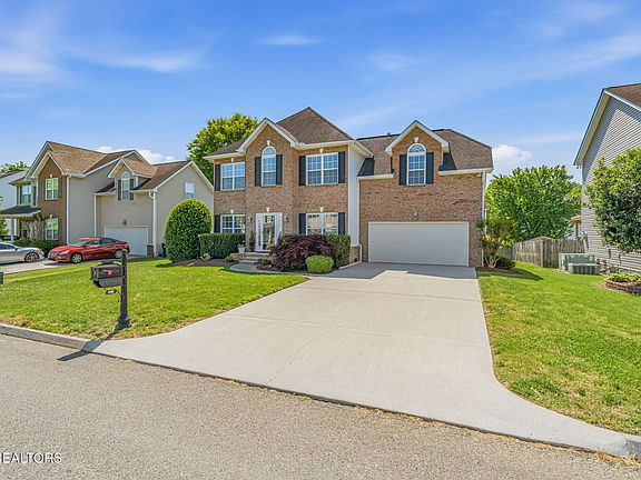 2nd image of 5810 Rhyne Cove Ln