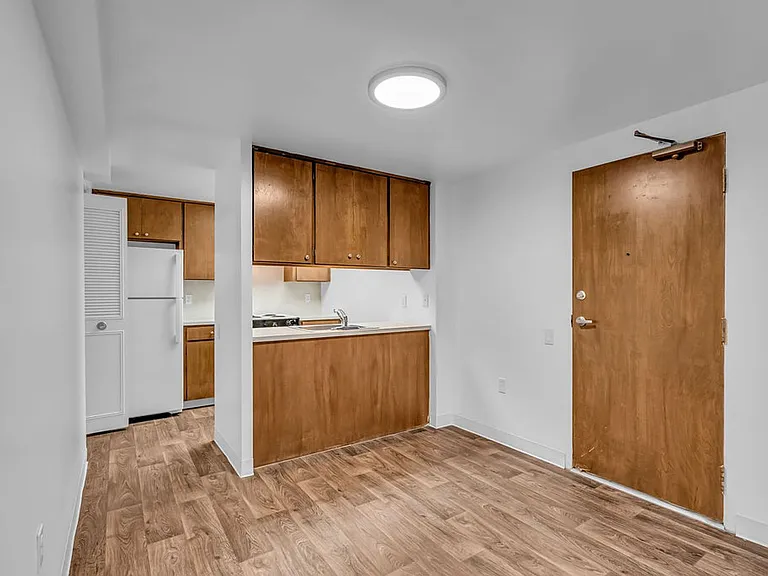 Kingcity Apartments — Photo 39