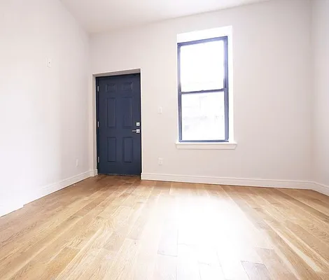 Rented by Tapiro Realty | media 31