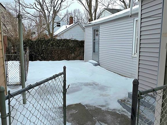 2nd image of 118 Rother Ave #2