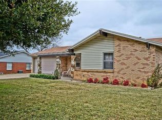 409 Yorkshire Dr, Euless, TX 76040