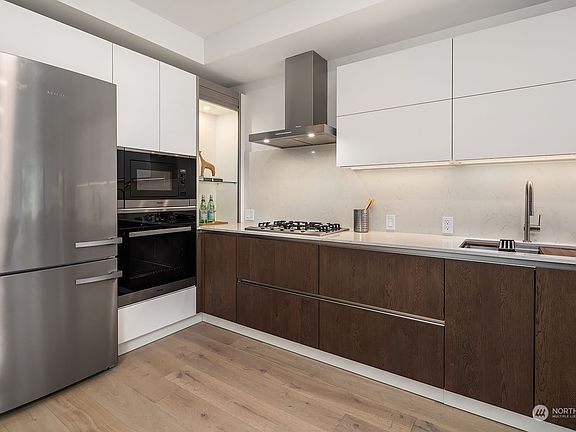 5th image of 999 110th Avenue NE #302