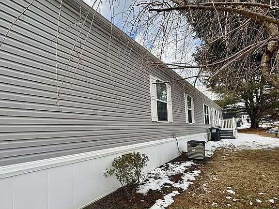 4th image of 101 Nashua St
