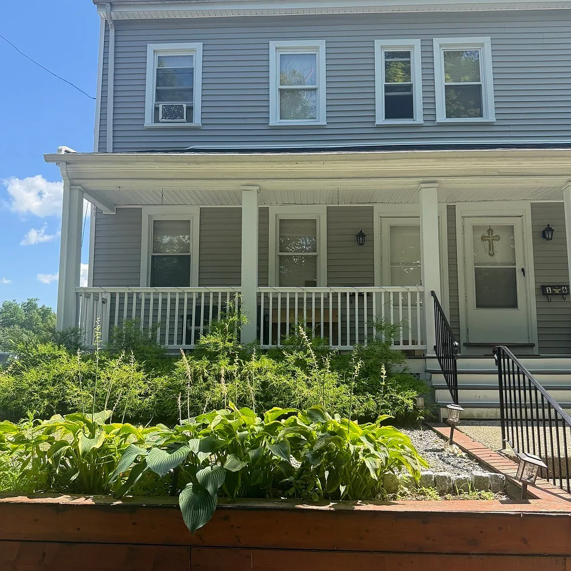 3 bed, 1.5 bath, 1200 sqft, $3,000 — Photo 2