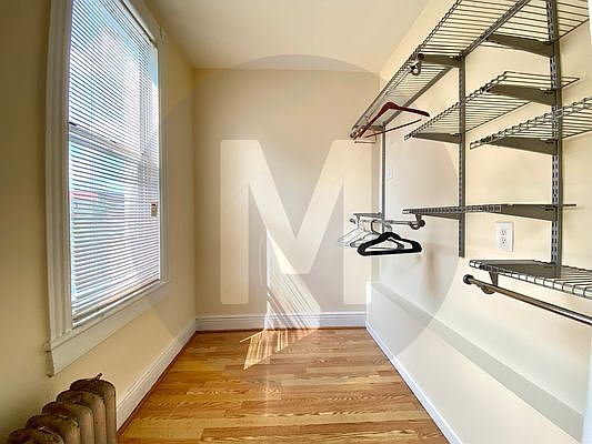 5th image of 2533 Crescent St #2