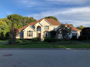 8 Pine Tree Ln, Lincoln, RI 02865