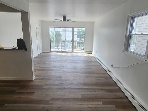 4th image of 14 Waldo Ave Floor 2
