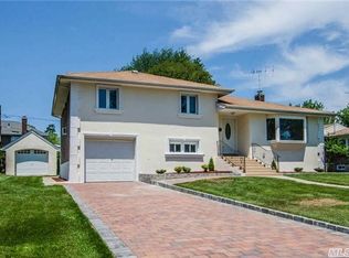 109 Olive Ln, New Hyde Park, NY 11040