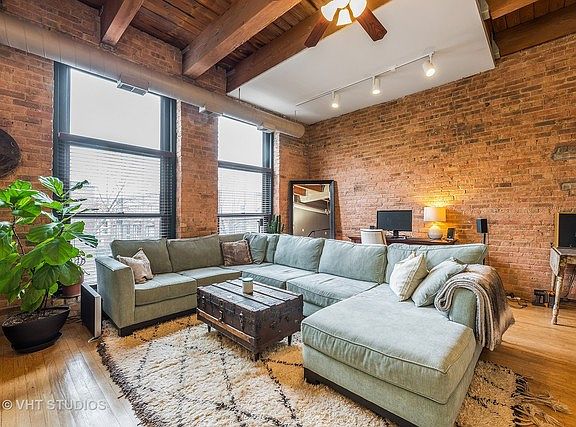 2nd image of 1122 W Newport Ave APT 2D