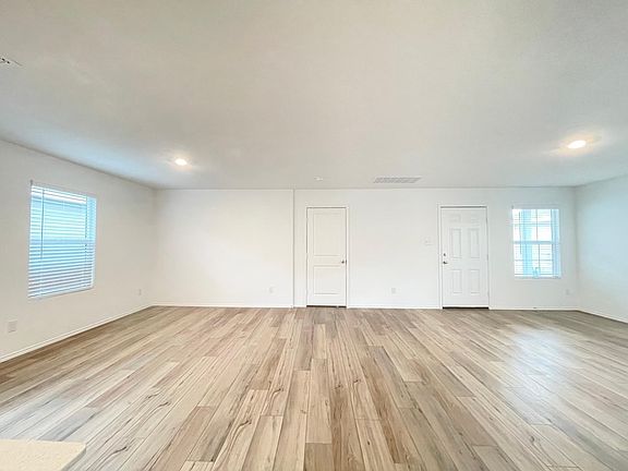 5th image of 5631 Elwood Dr
