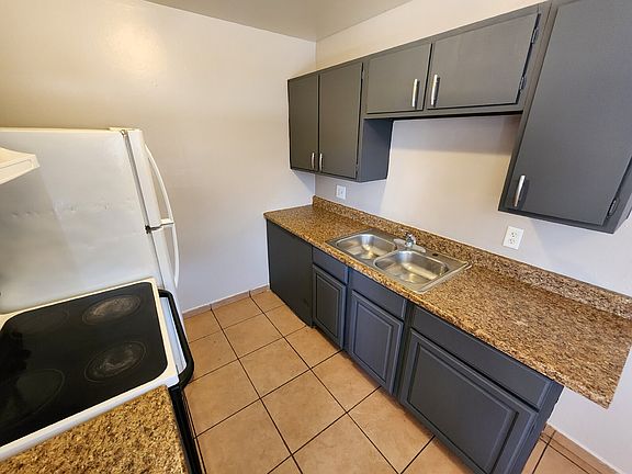 2nd image of 2527 Crawford St APT 2