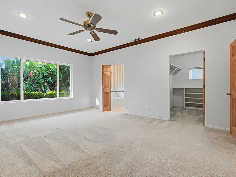 996 Valencia Ave — Photo 12