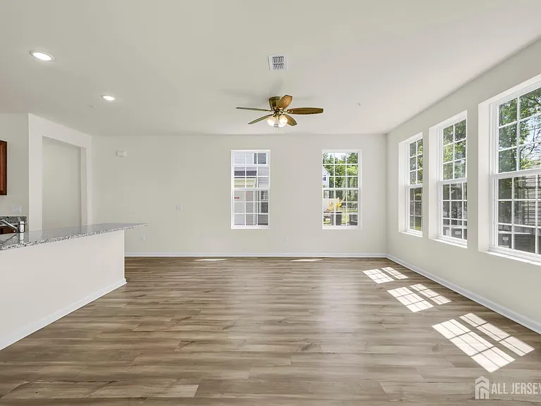 228 Park Ln — Photo 9