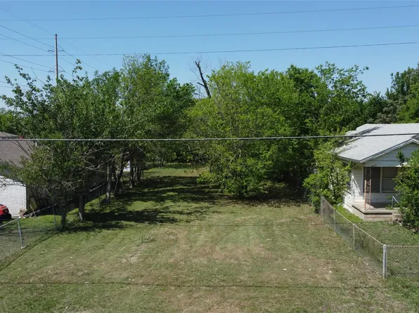 408 Symes St, Taylor, TX 76574