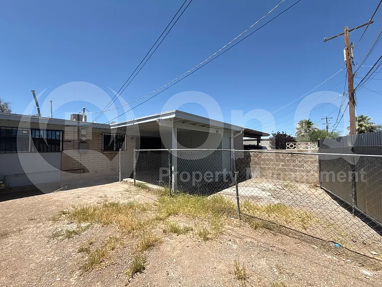 1846 W Caravelle Rd — Photo 21