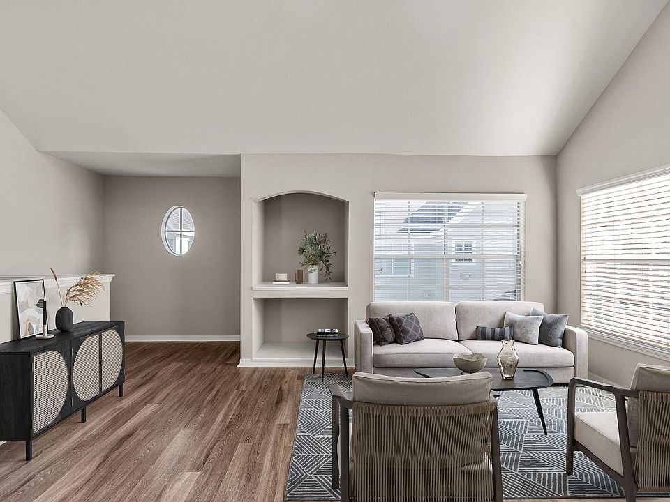 Experience the elegance of a living room that combines comfort with modern style.
