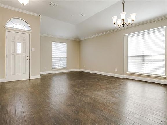 3rd image of 737 Woodridge Dr