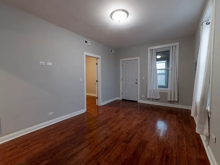 3429 S Union Ave #3R — Photo 8