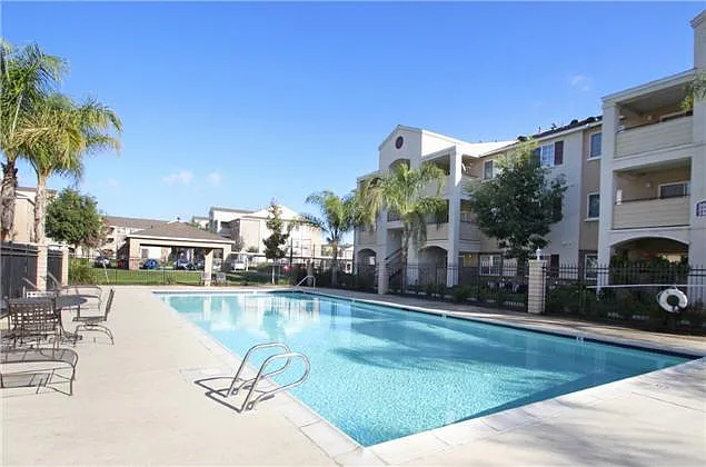 La Pacifica Apartments — Photo 12