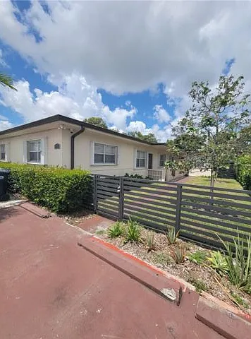 3 bed, 2.0 bath, 1151 sqft, $3,400 — Photo 1