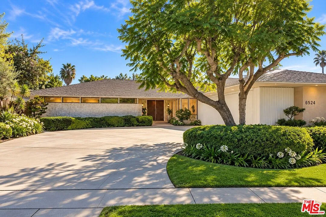 4 bed, 4.0 bath, 3208 sqft, $8,895 — Photo 2