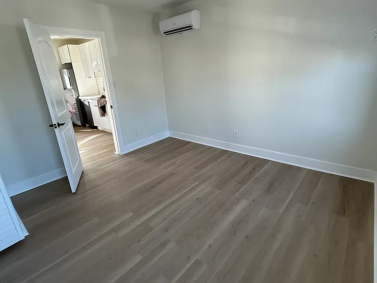 Cottage Ave — Photo 5
