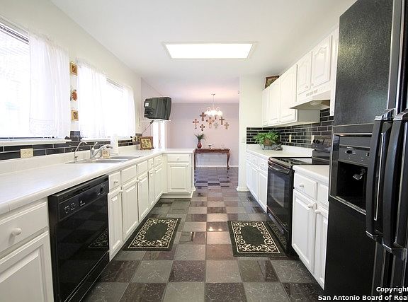 5th image of 9947 Kelton Dr