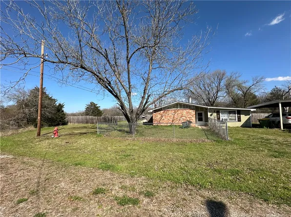 913 Phyllis Ln, Groesbeck, TX 76642