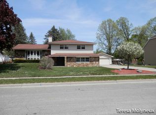 567 Division St, Coopersville, MI 49404