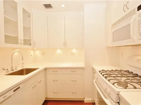 216-218 E 47th St #23A, New York, NY 10017