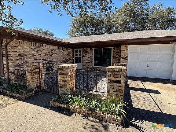3rd image of 1920 Pleasant Ln