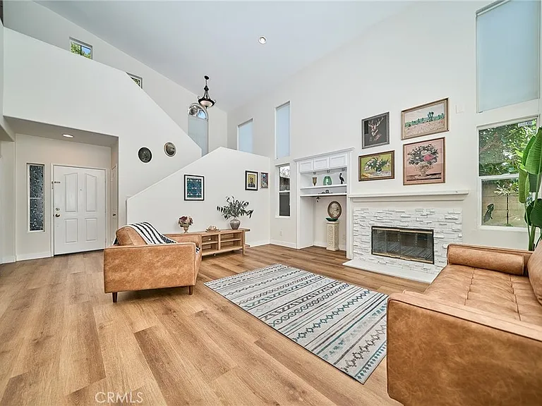 6377 Peach Ave — Photo 4