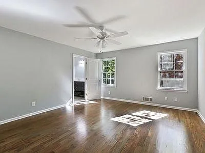 1870 Fairway Cir NE — Photo 4