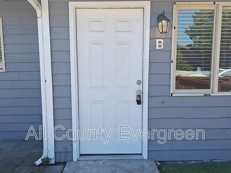 420 23rd St SE #B — Photo 1