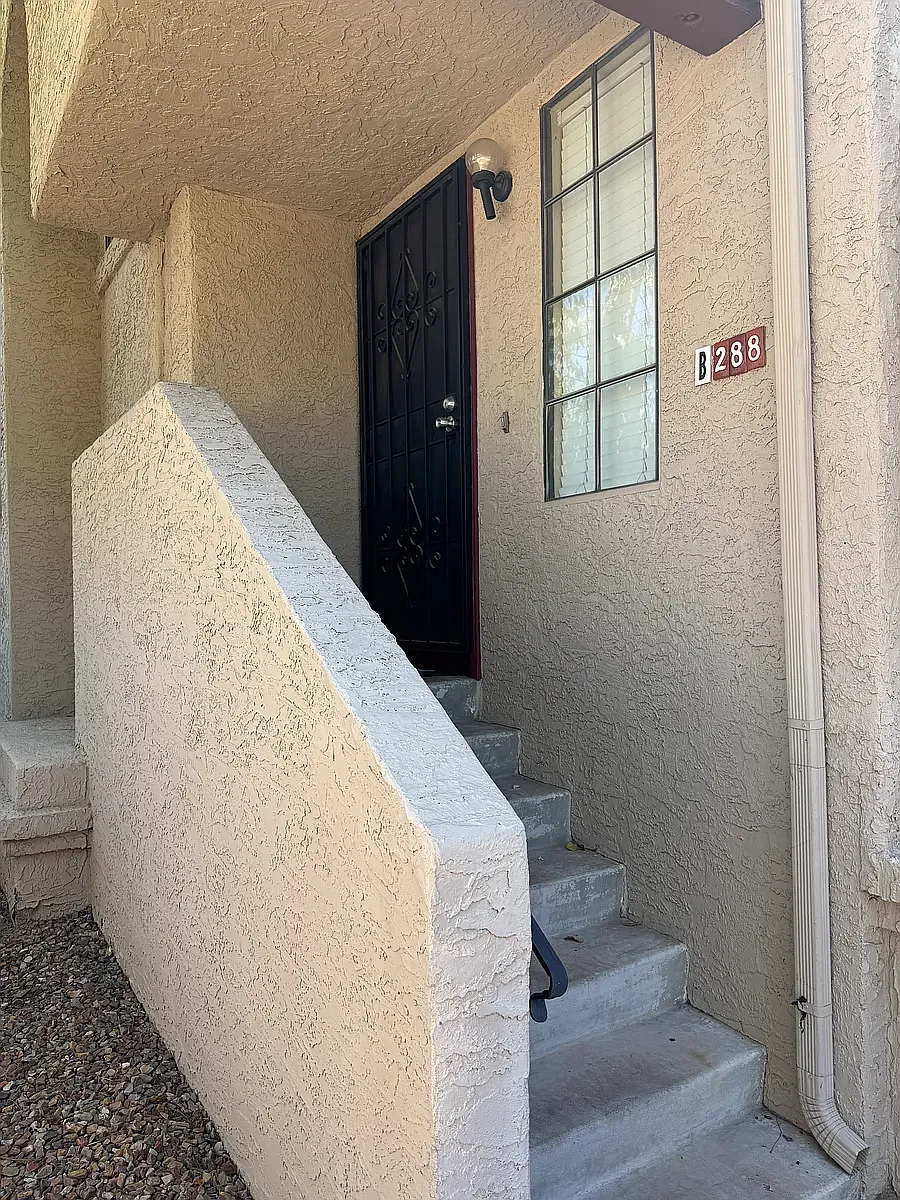 Building Photo - 839 S Westwood St #288