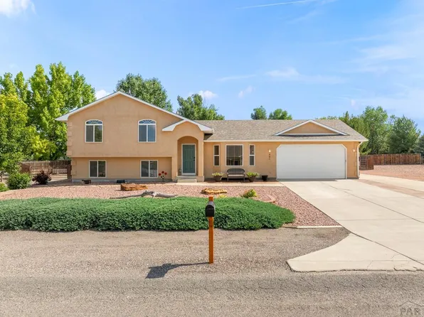 451 W Gateway Dr, Pueblo West, CO 81007