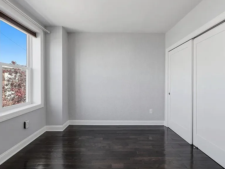 308 Roseberry St — Photo 8