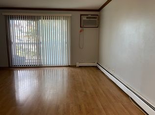 105 Gregory St APT 5, Aurora, IL 60504