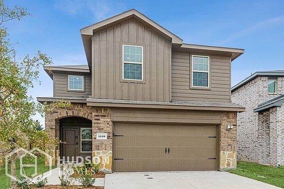 1st image of 1110 Old Oak Dr