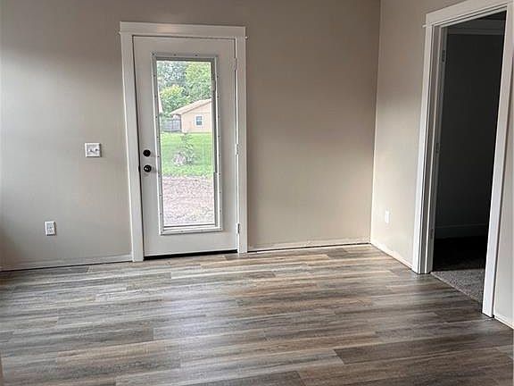 4th image of 409 Shivel Ave