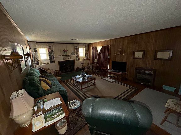 4th image of 400 Peterson Rd