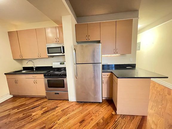 3rd image of 1140 Bergen St #11