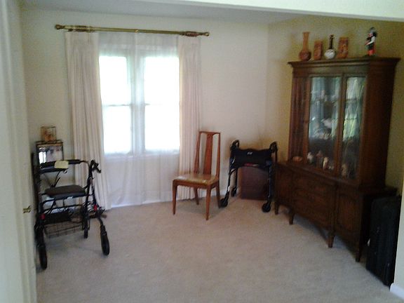 Sitting Room (can be 3rd BR)