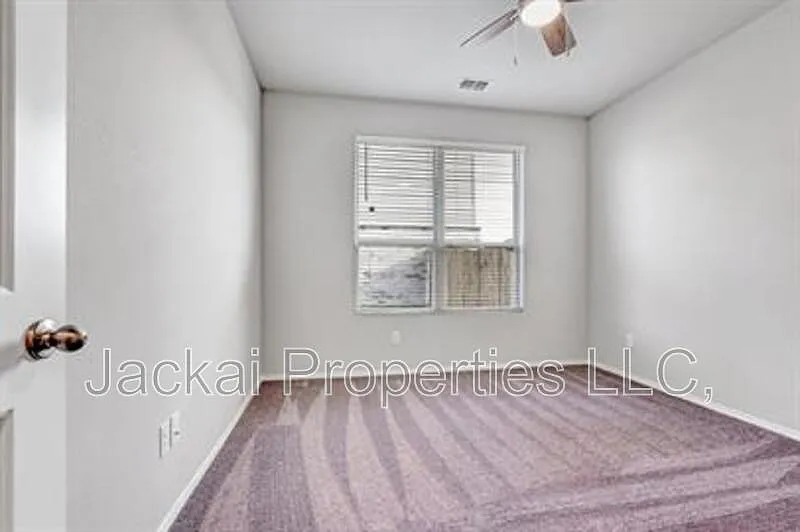4 bed, 2.0 bath, 1952 sqft, $2,500 — Photo 3