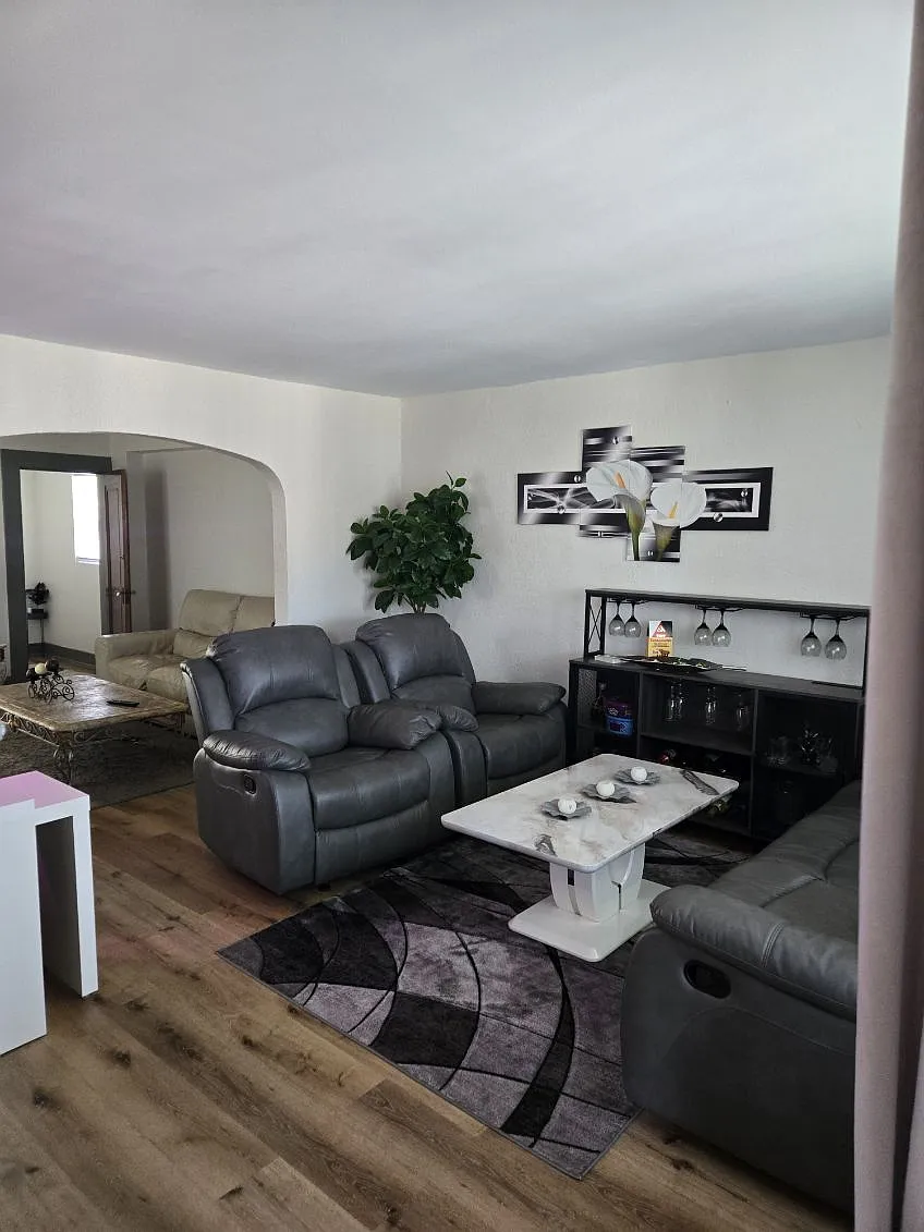 2 bed, 1.5 bath, 1440 sqft, $2,300 — Photo 3