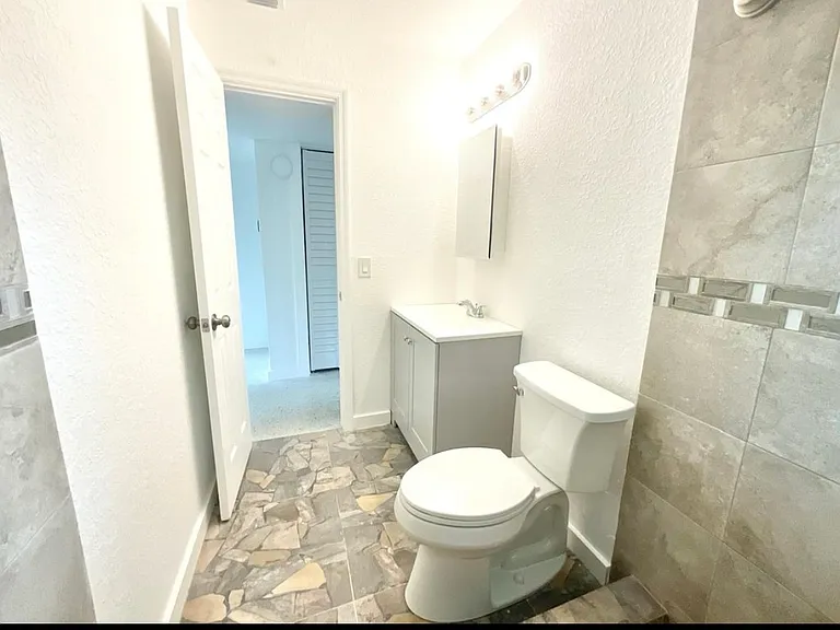 1023 N Tamarind Ave — Photo 6