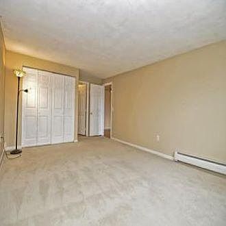 2nd image of 10 Williamsburg Ct Unit 11