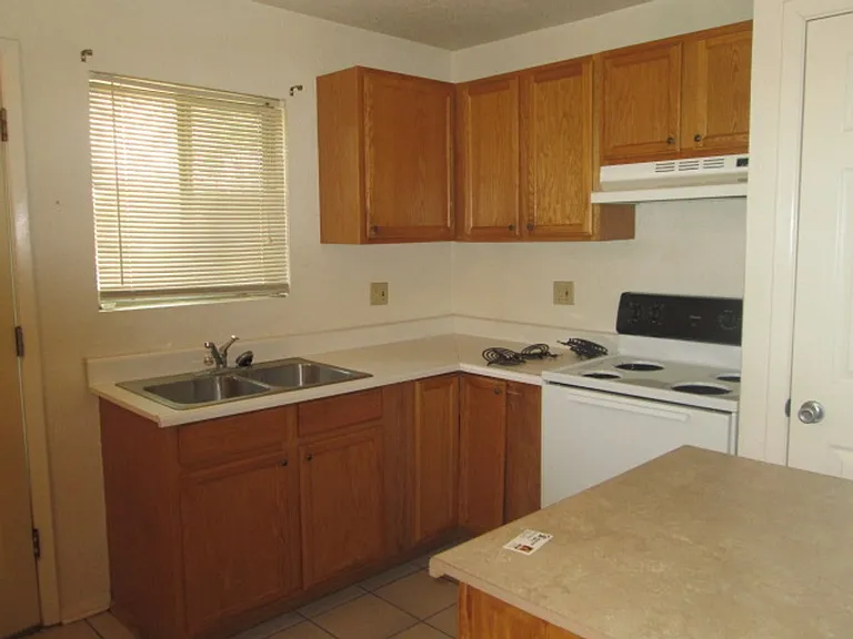 1507 Georgia St — Photo 5