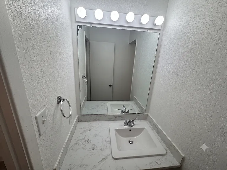 1140 Landsdale Ln #1140 — Photo 12