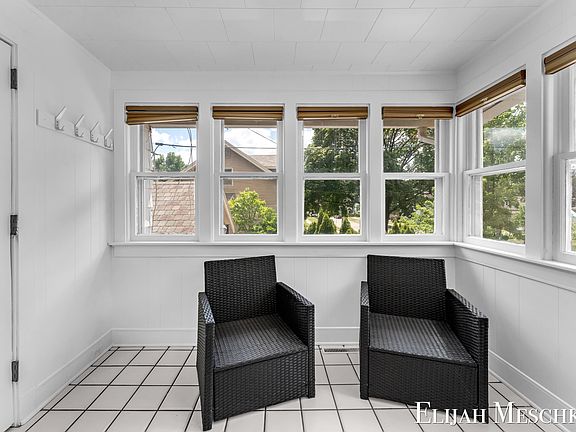 4th image of 1410 Union Ave NE